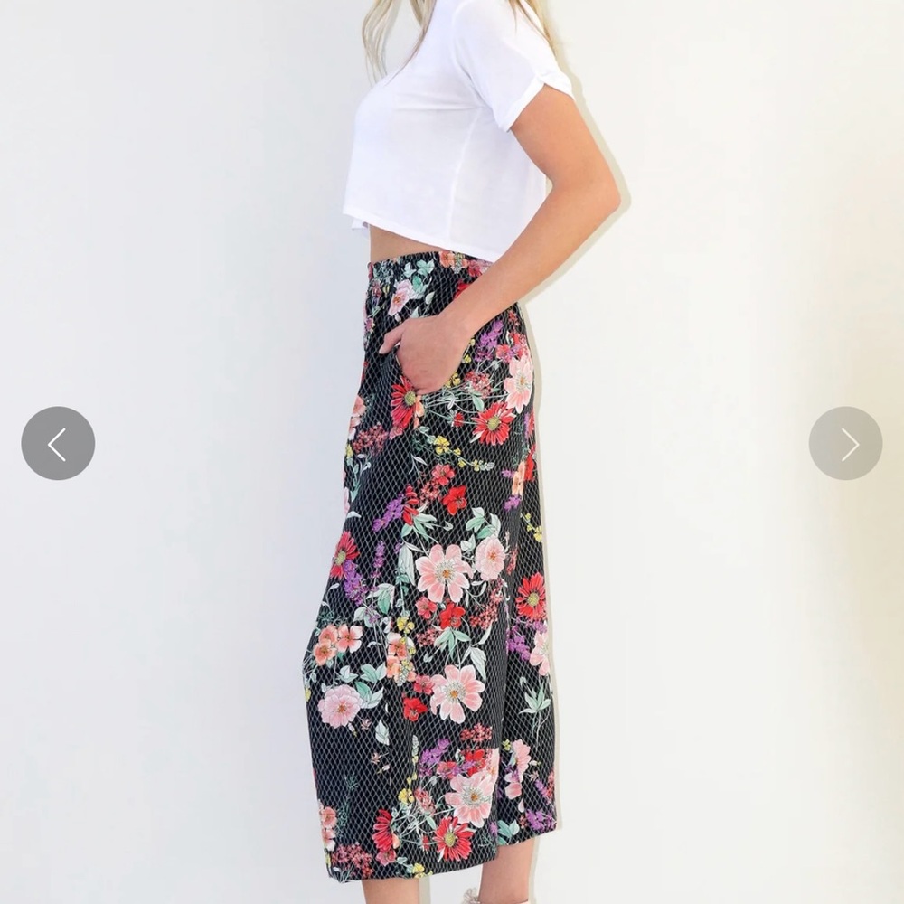 Candice Held - Floral Patterned Wide-Leg Pants